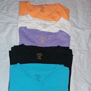 5 different colors of T shirts